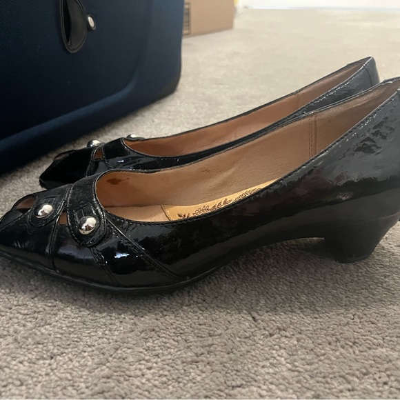 Near Perfect Condition Sofft European Peep Toe Low Slip On Black Leather Heels - Picture 5 of 6